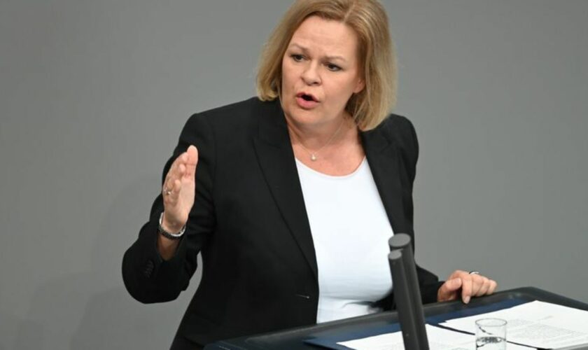 Ministerin Faeser soll am Freitag in den Innenausschuss kommen. Foto: Jessica Lichetzki/dpa