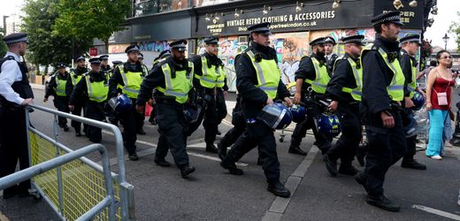 Notting Hill Carnival: Dutzende Polizisten bei Karnevalsfest in London verletzt