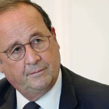 Nouveau Premier ministre : il était « légitime » de nommer Castets à Matignon, regrette Hollande