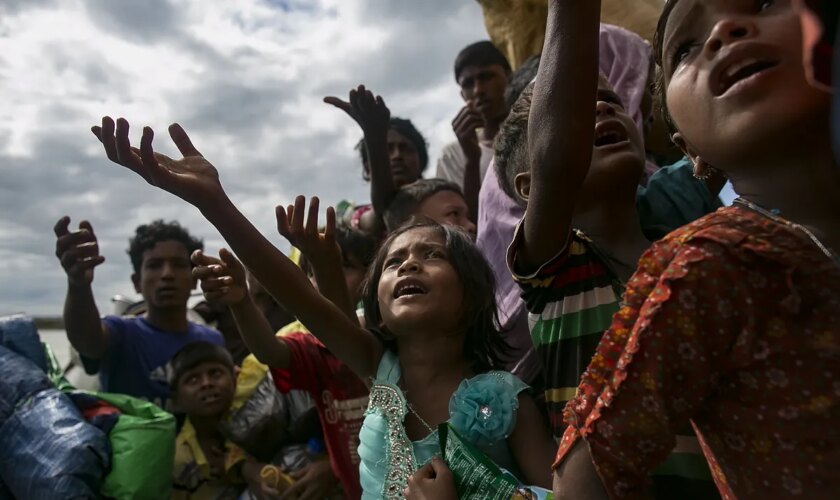 Nueva masacre rohingya: asesinados con drones mientras escapaban de la guerra en Birmania