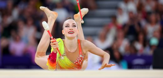 Olympia 2024: Darja Varfolomeev gewinnt Gold in der Rhythmischen Sportgymnastik und tröstet Teamkollegin