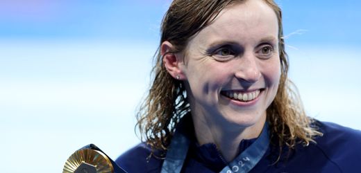 Olympia 2024: Katie Ledecky gewinnt im Schwimmen ihre neunte Goldmedaille