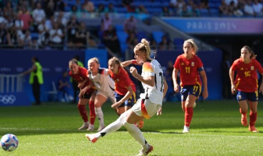 Trifft zum Sieg im Spiel um Bronze: Giulia Gwinn. Foto: Marcus Brandt/dpa