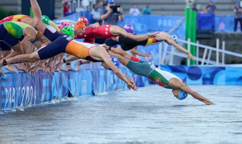 Die deutschen Triathleten gewinnen in der Mixed-Staffel die erhoffte Medaille. Foto: Vadim Ghirda/AP/dpa