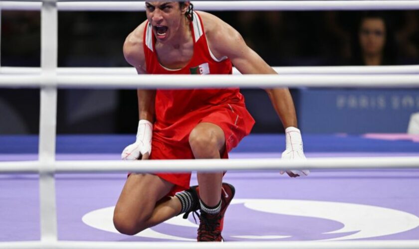 Hält dem Druck stand: Algeriens Boxerin Khelif holt eine Medaille. Foto: Sina Schuldt/dpa