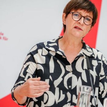 SPD-Chefin Saskia Esken sucht Erklärungen für die schlechte Stimmung im Osten. (Archivbild) Foto: Kay Nietfeld/dpa