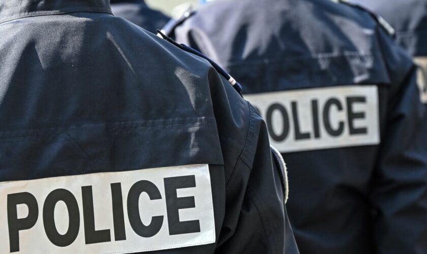 Paris : trois policiers hors service interpellés après avoir tiré en l’air avec des armes de poing