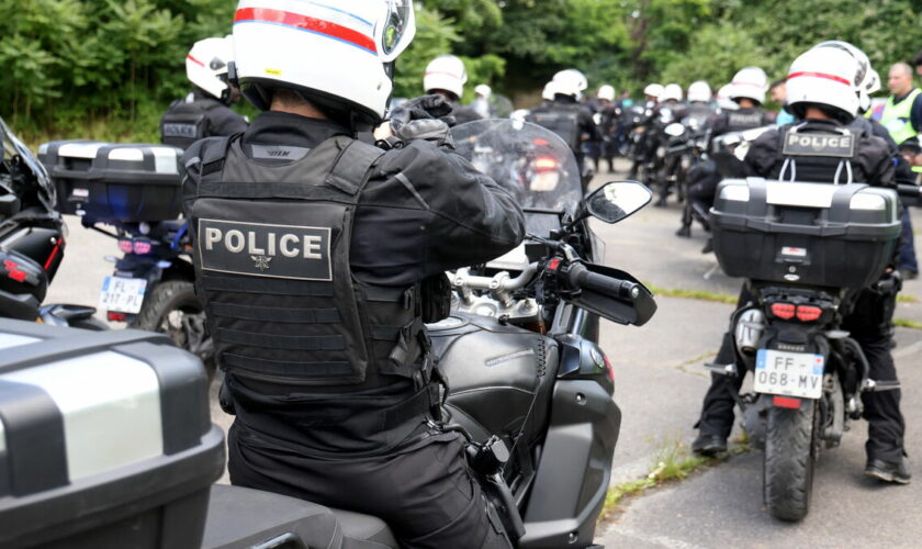 Paris : un automobiliste percute deux motards de la Brav-M pour tenter d’échapper à la police