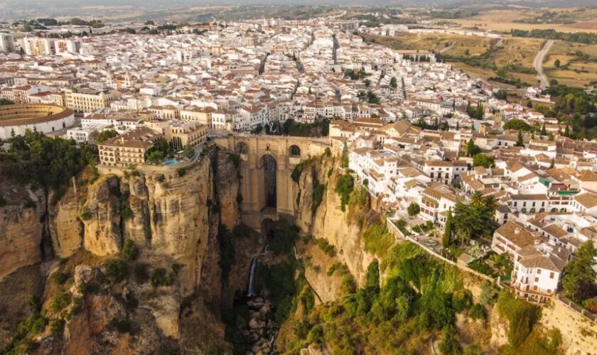 Paseo en globo por Ronda: la única forma de ver el Tajo desde las alturas