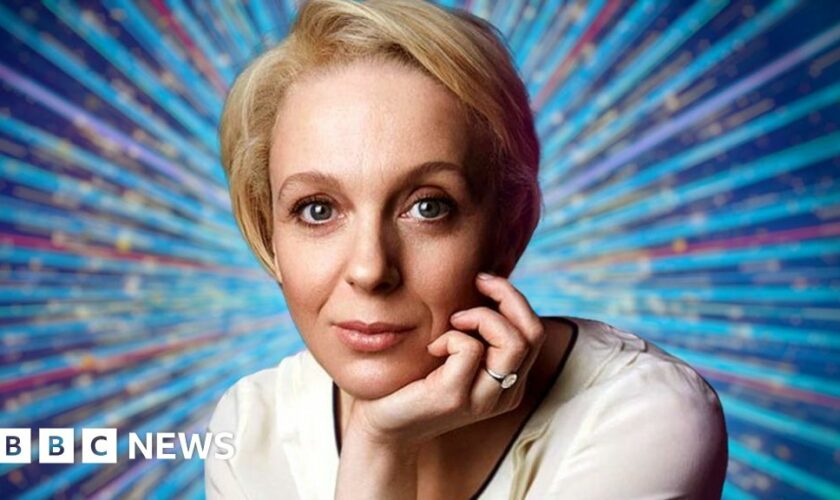 Police investigate Amanda Abbington 'death threat'