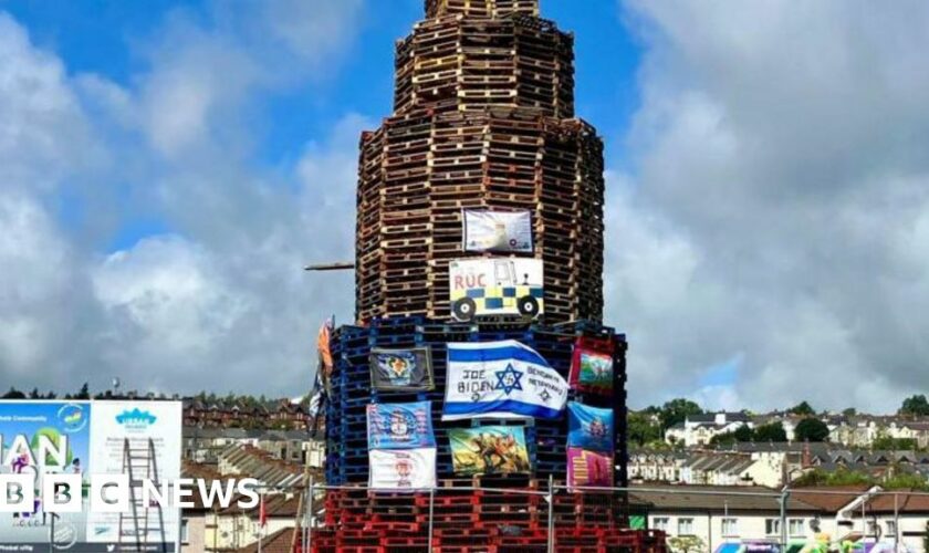 Police treat Derry bonfire material as hate crimes