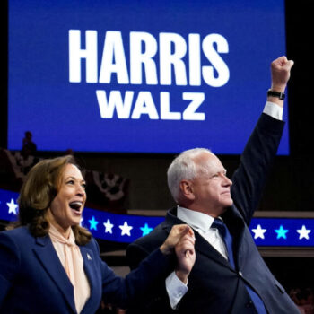 Présidentielle américaine : Kamala Harris et Tim Walz entament leur tournée des États clés