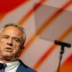 Présidentielle américaine : Robert F. Kennedy Jr "suspend" sa campagne et soutient Trump