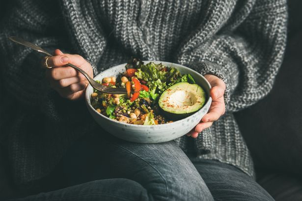 'Rawdogging' meals helps lose weight and control blood sugar, expert claims