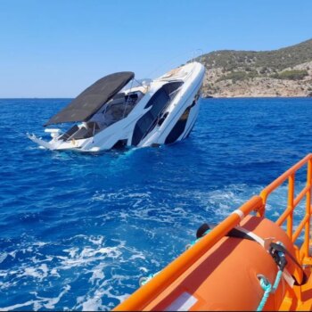 Rescatadas cinco personas tras hundirse un barco de recreo en en aguas de Mallorca