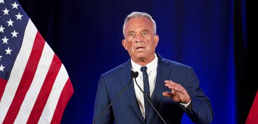 Robert F. Kennedy Jr. setzt seine Wahlkampagne aus und unterstützt Donald Trump