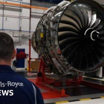 Rolls-Royce to give each worker £700 in shares