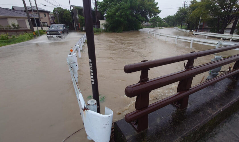 Shanshan, le typhon meurtrier au Japon, fait craindre inondations et glissements de terrain