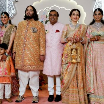 «Son fils s'amusait à lancer son drone vers le personnel»: Mukesh Ambani, le milliardaire indien qui organisait des mariages à 150 millions