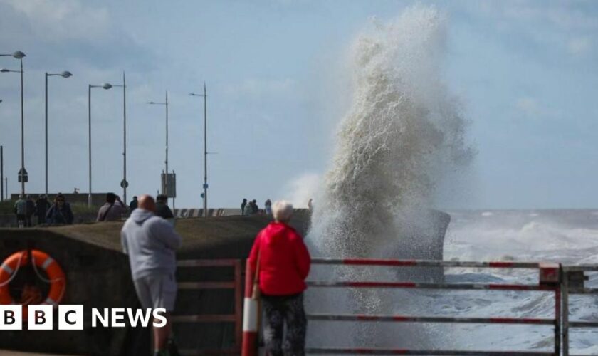 Storm Lilian winds disrupt festivals and travel