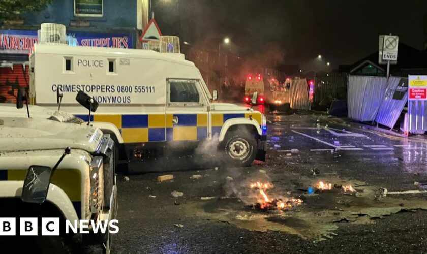 Stormont recalled to discuss recent violence