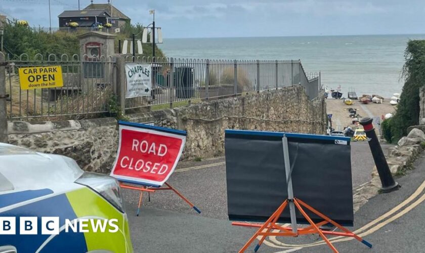 Suspected bomb discovery sees beach cordoned off