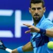 Novak Djokovic scheitert bei den US Open in der dritten Runde - so früh wie seit 2006 nicht mehr. Foto: Julia Nikhinson/AP/dpa