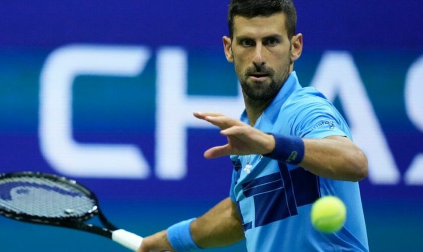 Novak Djokovic scheitert bei den US Open in der dritten Runde - so früh wie seit 2006 nicht mehr. Foto: Julia Nikhinson/AP/dpa