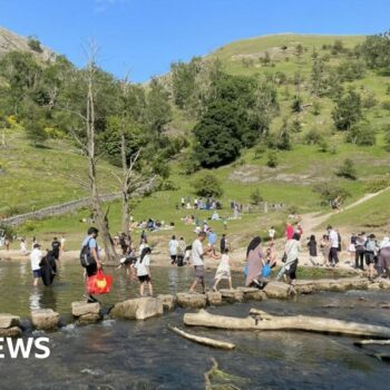 The closed stepping stones that still attract crowds