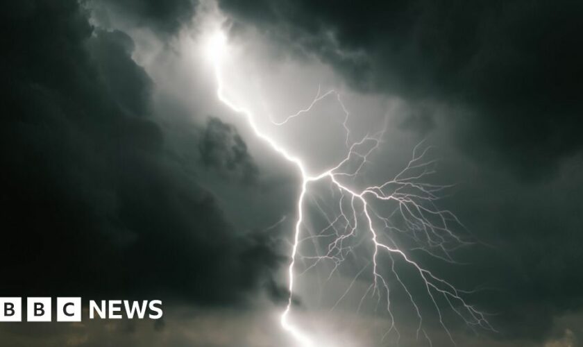 Thunderstorms and floods expected in England and Wales