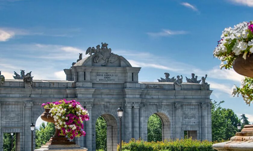 Todo lo que no sabías de la Puerta de Alcalá, escenario de la Semana de la Moda de Madrid 2024