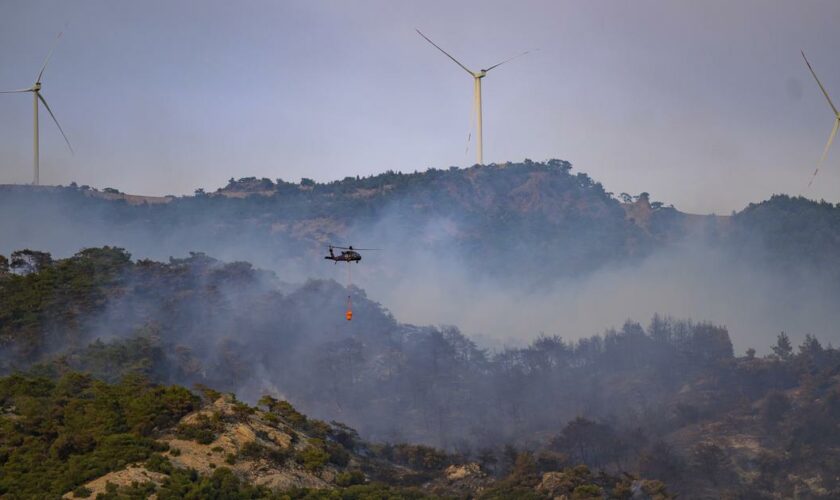 Turquie : de nouveaux feux de forêts partiellement contrôlés à Izmir