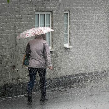 UK weather: Met Office warns Brits to charge all mobile phones and prepare