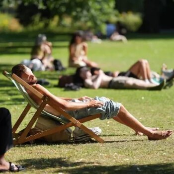 UK weather: Met Office warns of blistering 33C weekend with pounding thunderstorms forecast