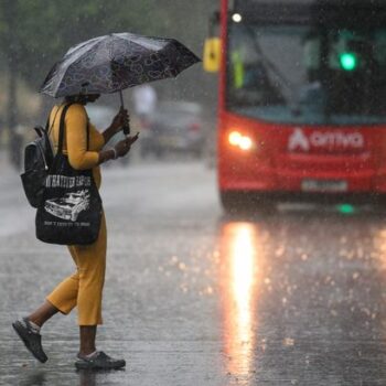 UK weather: New Met Office maps show thunderstorms to hit while temperatures soar to 33C