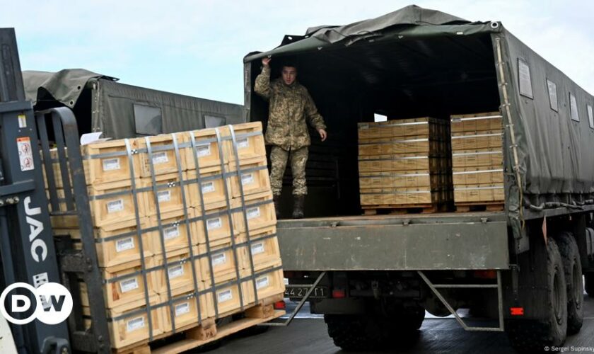 Ukraine updates: Biden announces new military aid for Kyiv