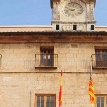 Un Ayuntamiento socialista de Alicante «excluye» a funcionarios de un geriátrico por el título de catalán