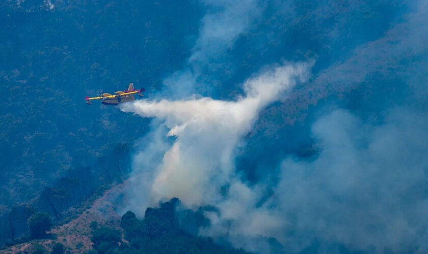 Una descarga de agua de un hidroavión ha provocado la muerte de un hombre de 80 años cuando intentaba apagar un incendio en Alía