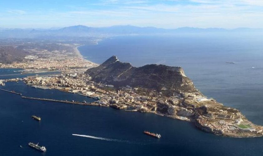 Una nueva maniobra militar británica en la zona de relleno de Gibraltar tensa las relaciones diplomáticas