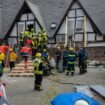 Zahlreiche Rettungskräfte waren am Dienstag und Mittwoch über Stunden im Einsatz. (Archivfoto) Foto: Harald Tittel/dpa