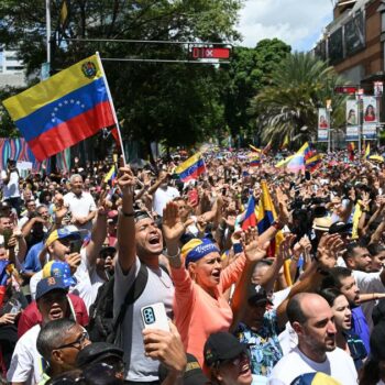 Venezuela: l'opposition appelle «militaires et policiers» à se ranger «du côté du peuple»