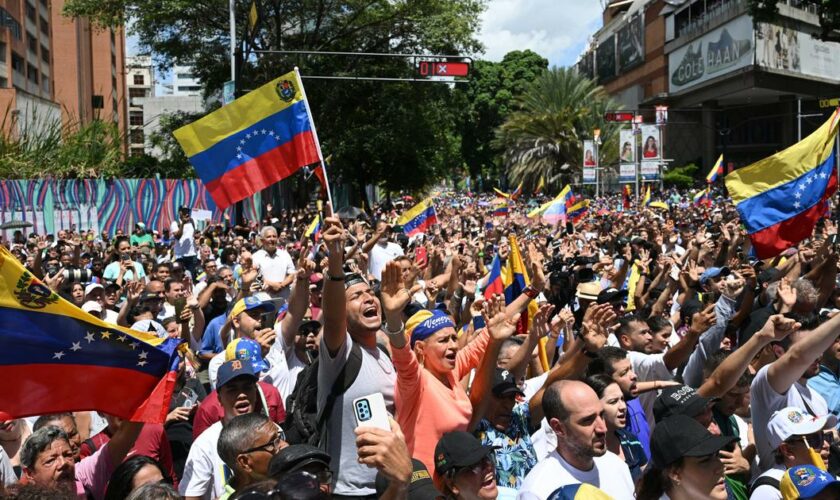 Venezuela: l'opposition appelle «militaires et policiers» à se ranger «du côté du peuple»