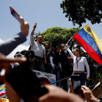 Venezuela : l’opposition défie Maduro dans la rue, qui dénonce un « scénario putschiste »