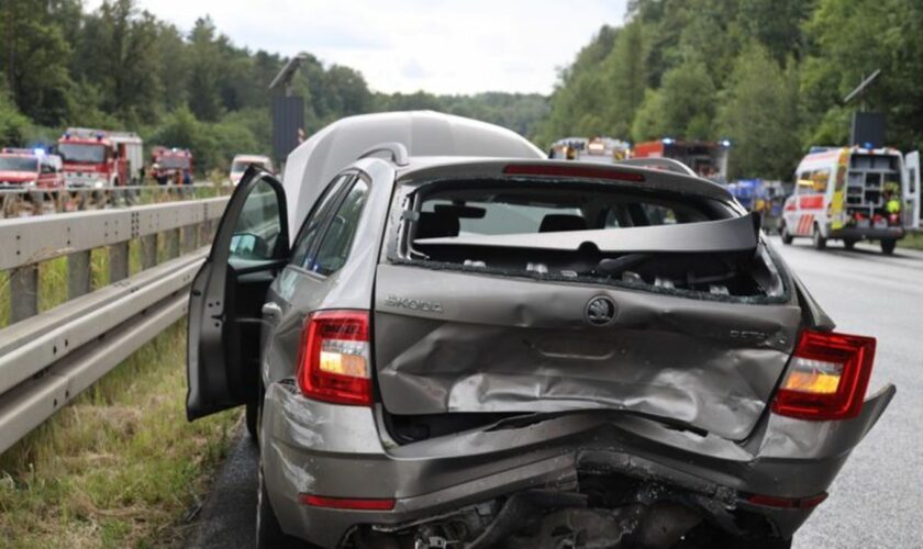 Mehr als 20 Fahrzeuge waren an den Unfällen beteiligt. Foto: SPM Gruppe/dpa