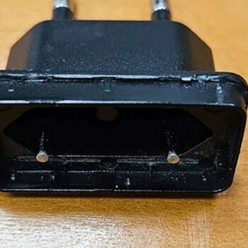 An diesem Adapter soll sich das Kind verletzt haben. Foto: --/Bundespolizeiinspektion Karlsruhe/dpa