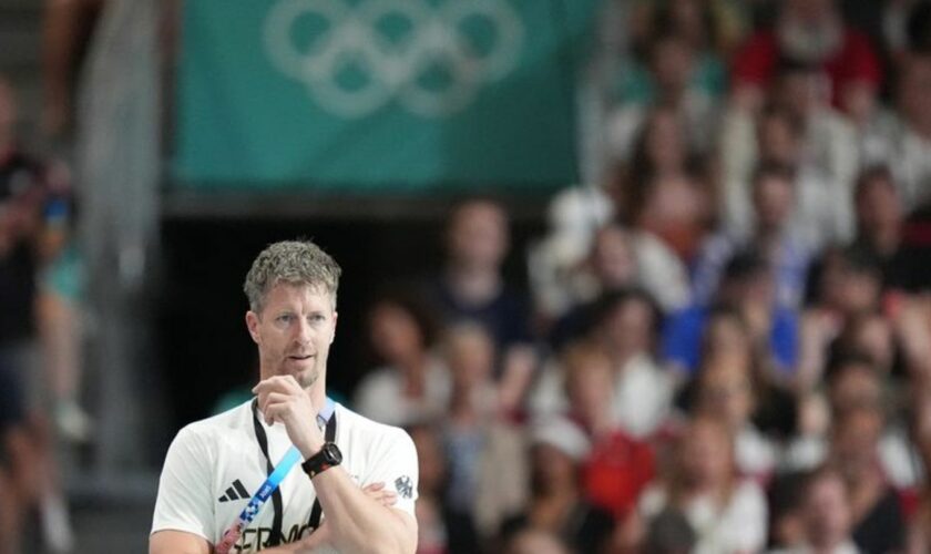 Die deutschen Handballerinnen halten gegen Dänemark lange gut mit. Foto: Marcus Brandt/dpa