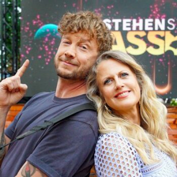 "Verstehen Sie Spaß?": Samu Haber (l.) und Barbara Schöneberger präsentieren die Höhepunkte der Show.