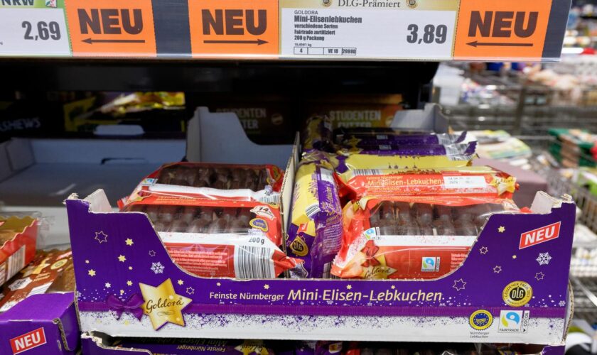 Weihnachten im Sommer?: "Ich find das furchtbar": Passanten reagieren auf Lebkuchen im Supermarkt