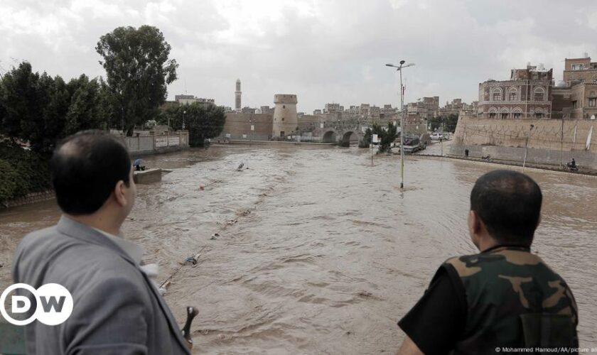 Yemen floods kill nearly 100 and damage scores of homes