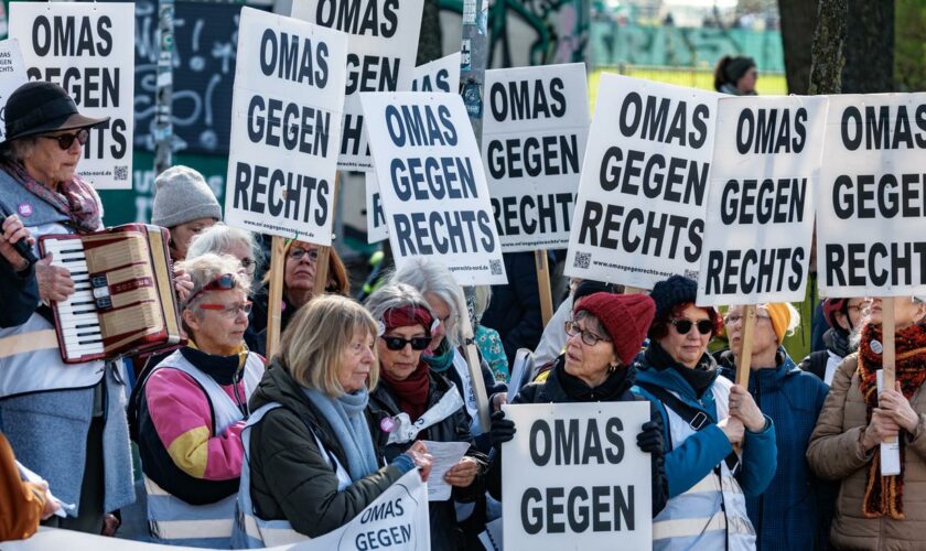 Aachener Friedenspreis: Omas gegen Rechts und Jugendinitiative bekommen Aachener Friedenspreis